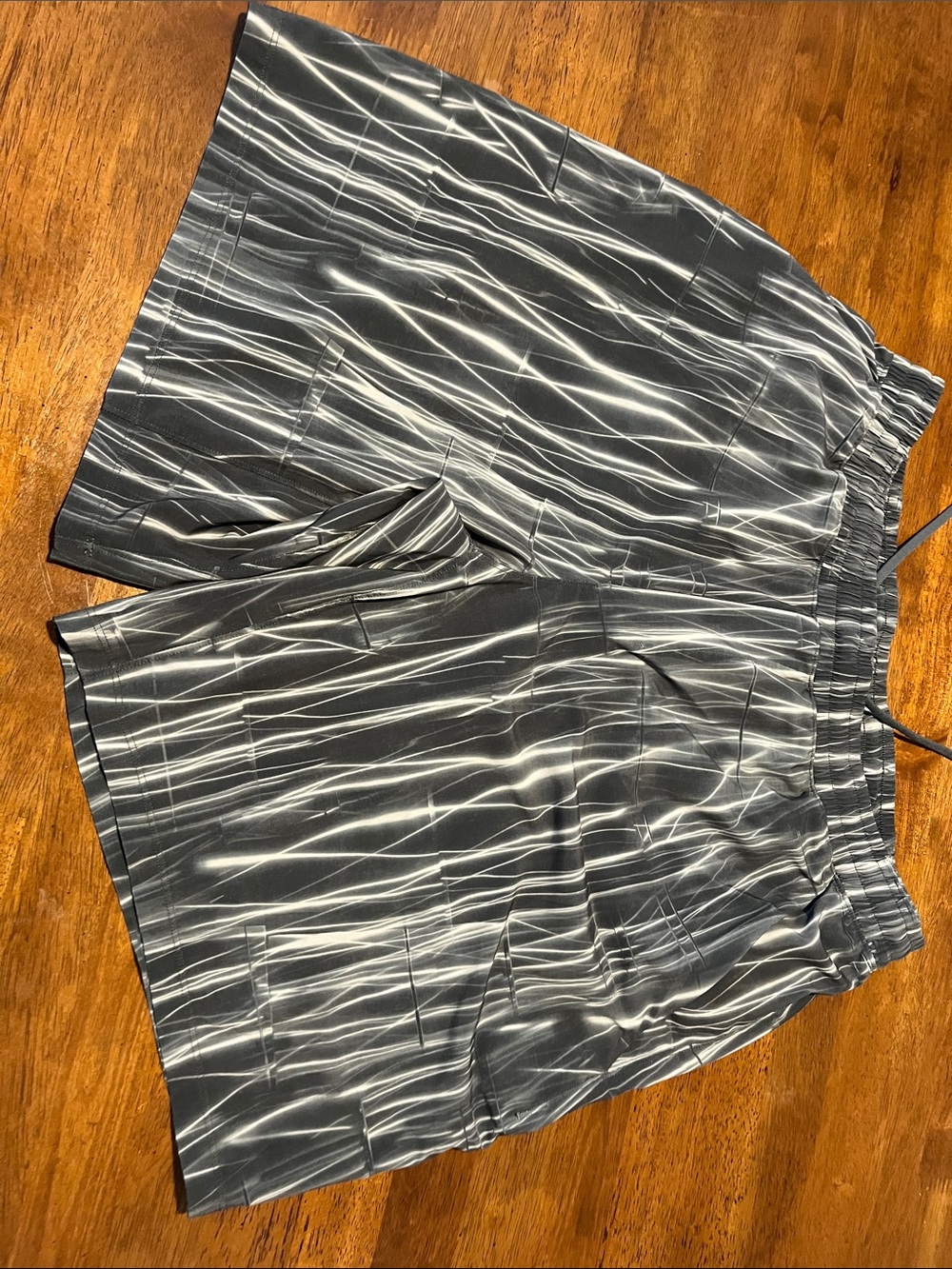 lululemon athletica 7in pacebreaker GREEN with gray  Striations xl